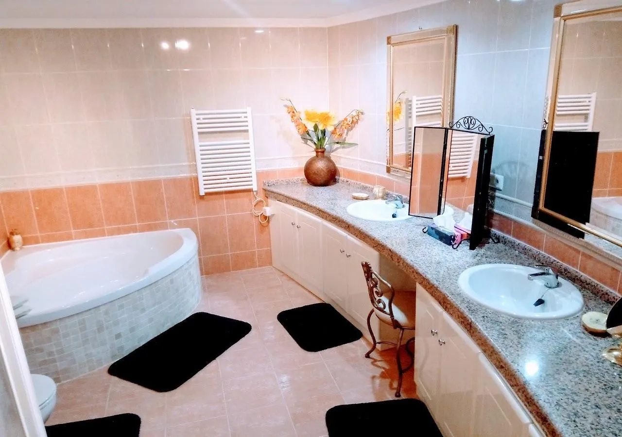 Casa Brabant 호텔 미하스 B&B